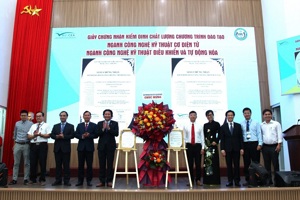 Công bố Quyết định, trao Giấy chứng nhận kiểm định chất lượng và khai mạc khảo sát chính thức đánh giá chất lượng các chương trình đào tạo tại Trường Đại học Sư phạm Kỹ thuật - Đại học Đà Nẵng